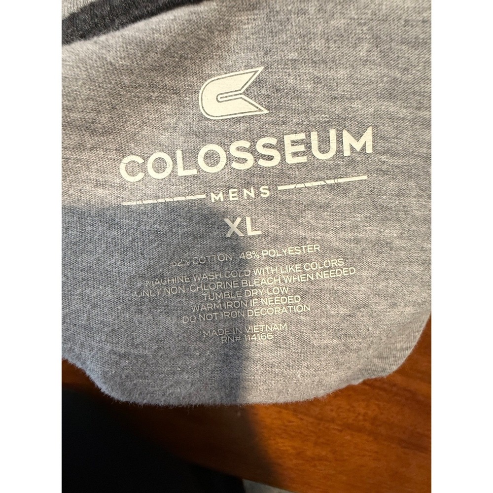Colosseum Wichita State Shockers Long Sleeve Tee Men's XL NCAA WSU Athletic - Picture 3 of 10
